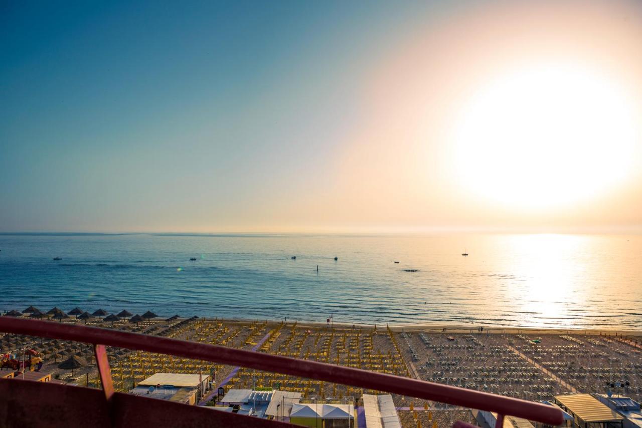 Hotel Atlantic Vista Mare Pesaro Exterior photo