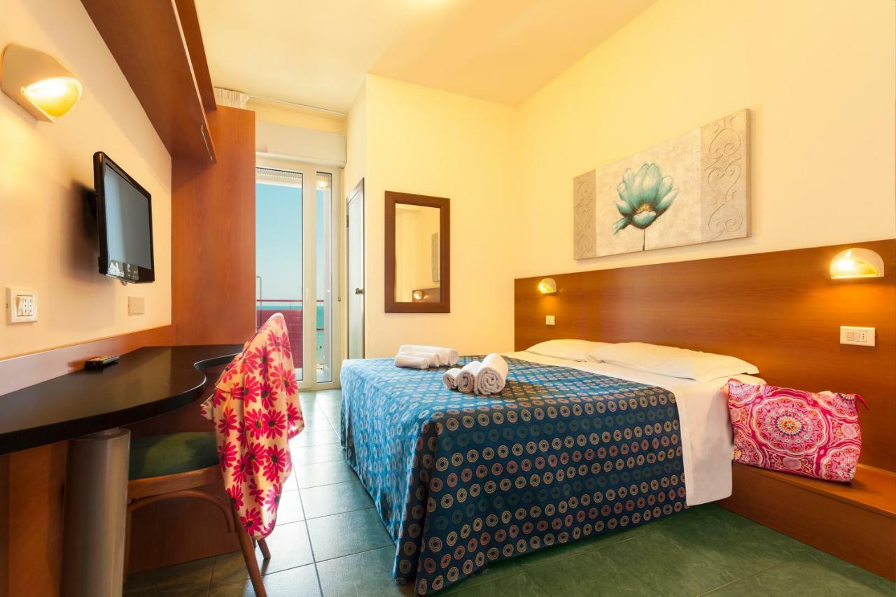 Hotel Atlantic Vista Mare Pesaro Exterior photo