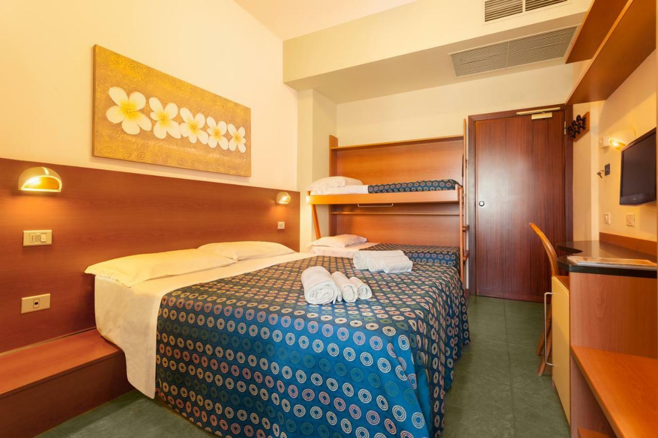 Hotel Atlantic Vista Mare Pesaro Exterior photo
