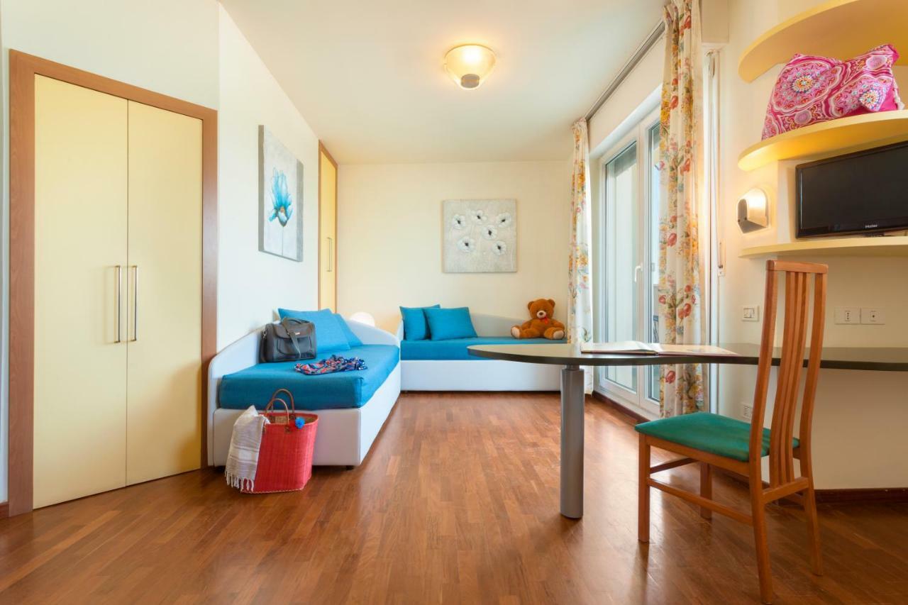 Hotel Atlantic Vista Mare Pesaro Exterior photo