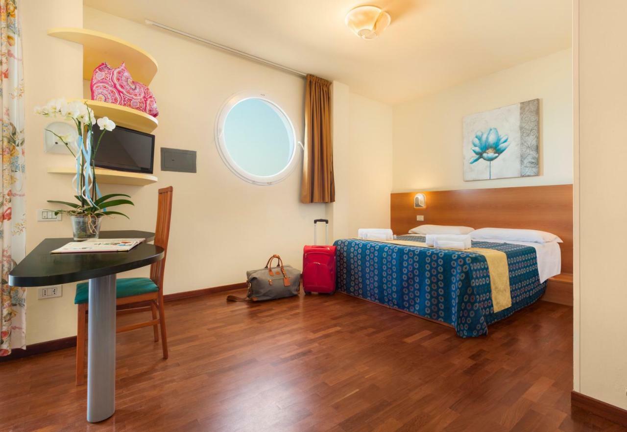 Hotel Atlantic Vista Mare Pesaro Exterior photo