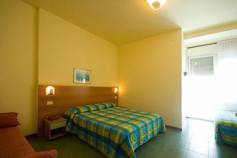 Hotel Atlantic Vista Mare Pesaro Exterior photo